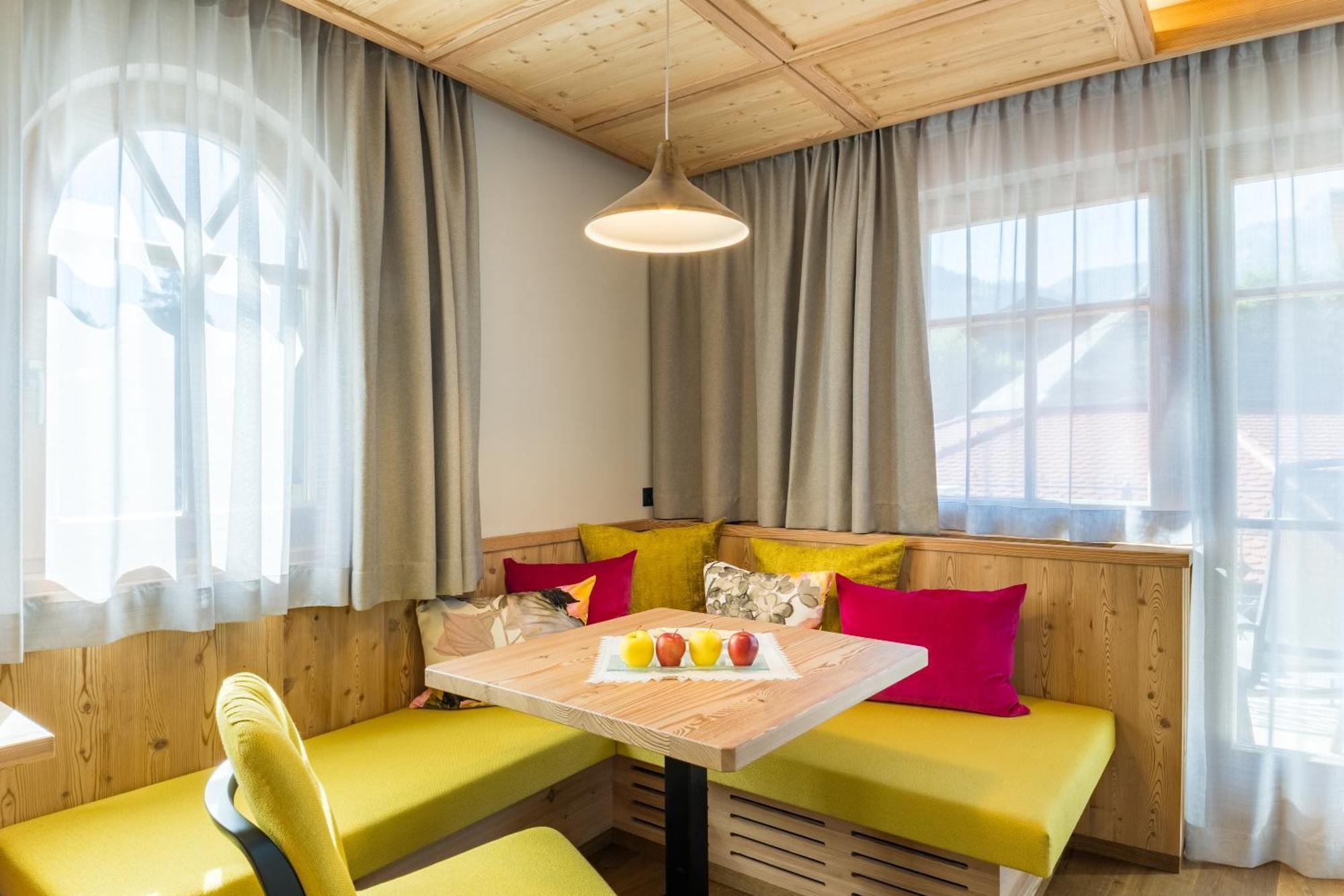 Mirabell Dolomites Hotel - Luxury Ayurveda & Spa Olang ภายนอก รูปภาพ
