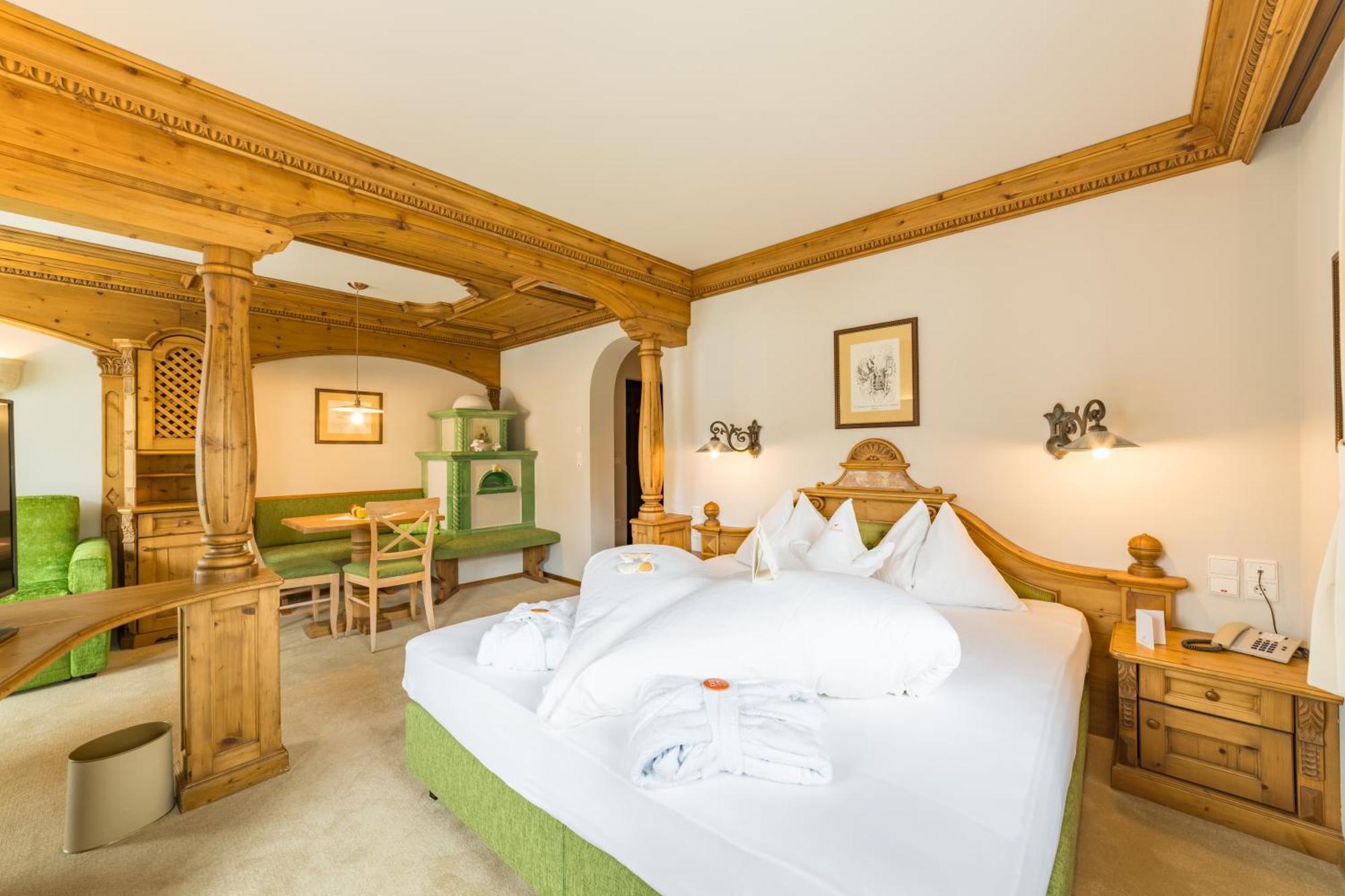 Mirabell Dolomites Hotel - Luxury Ayurveda & Spa Olang ภายนอก รูปภาพ