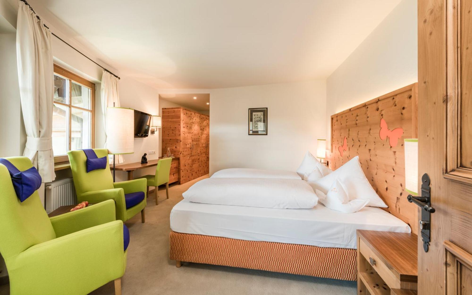 Mirabell Dolomites Hotel - Luxury Ayurveda & Spa Olang ภายนอก รูปภาพ
