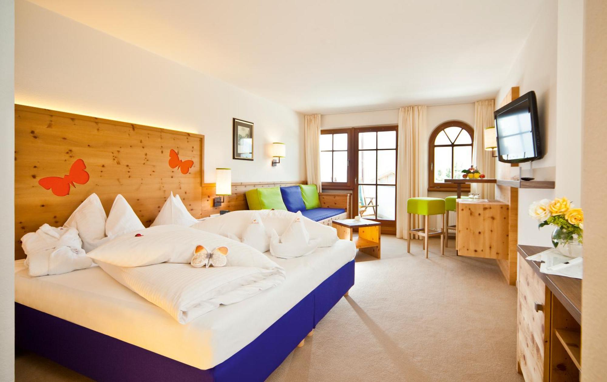 Mirabell Dolomites Hotel - Luxury Ayurveda & Spa Olang ภายนอก รูปภาพ