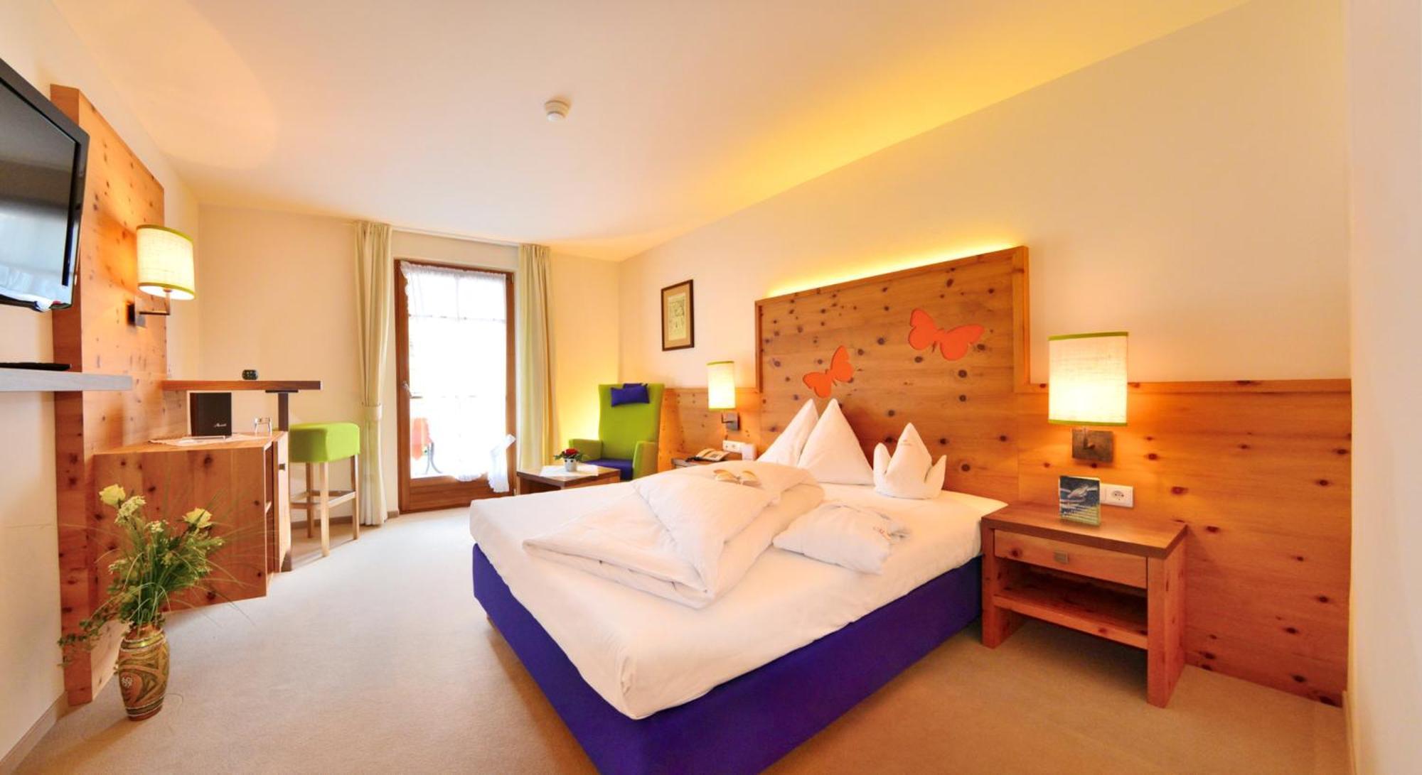 Mirabell Dolomites Hotel - Luxury Ayurveda & Spa Olang ภายนอก รูปภาพ