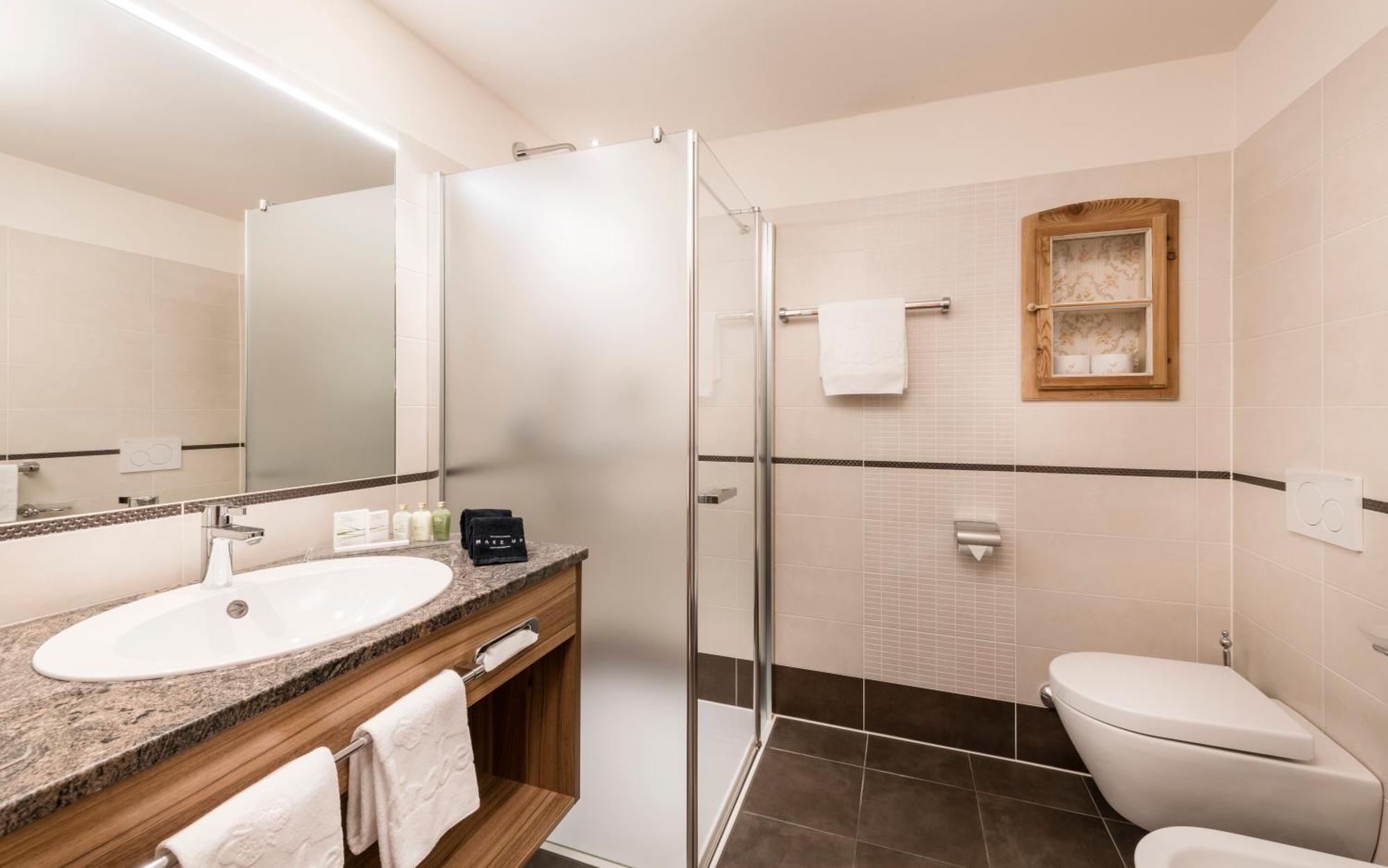 Mirabell Dolomites Hotel - Luxury Ayurveda & Spa Olang ภายนอก รูปภาพ