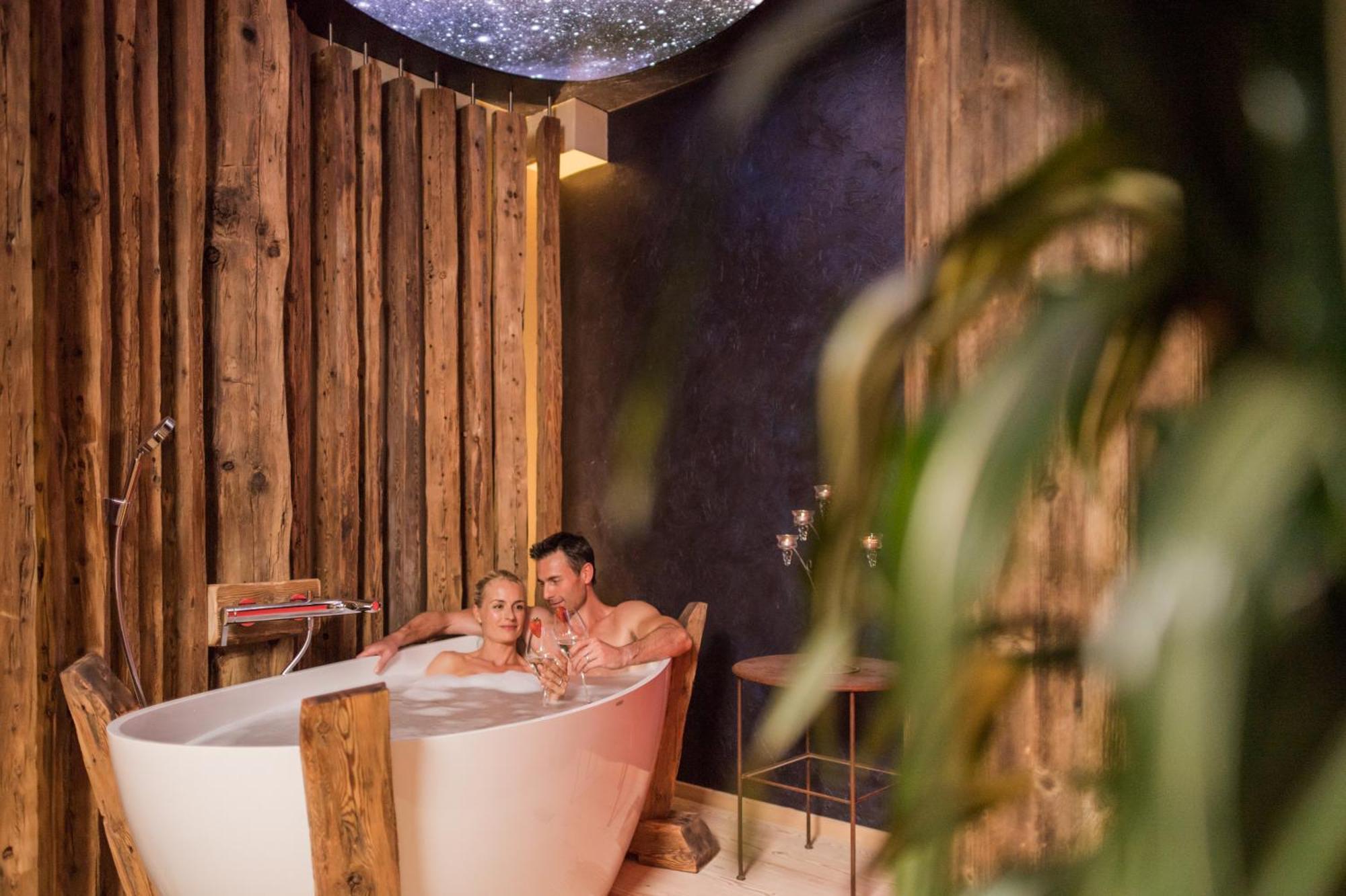 Mirabell Dolomites Hotel - Luxury Ayurveda & Spa Olang ภายนอก รูปภาพ