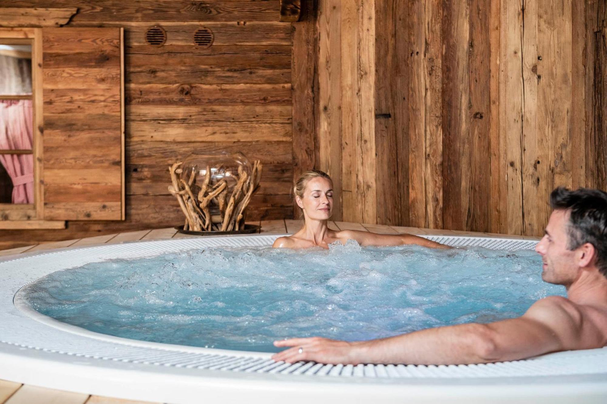 Mirabell Dolomites Hotel - Luxury Ayurveda & Spa Olang ภายนอก รูปภาพ