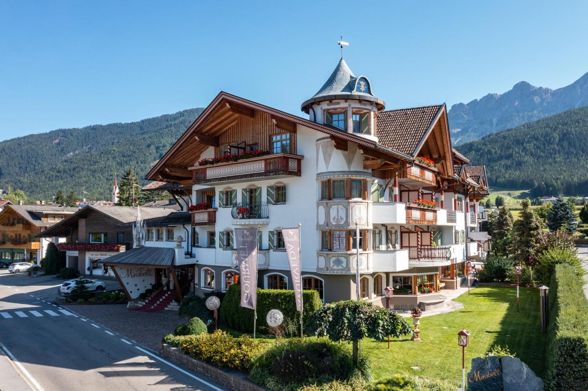 Mirabell Dolomites Hotel - Luxury Ayurveda & Spa Olang ภายนอก รูปภาพ