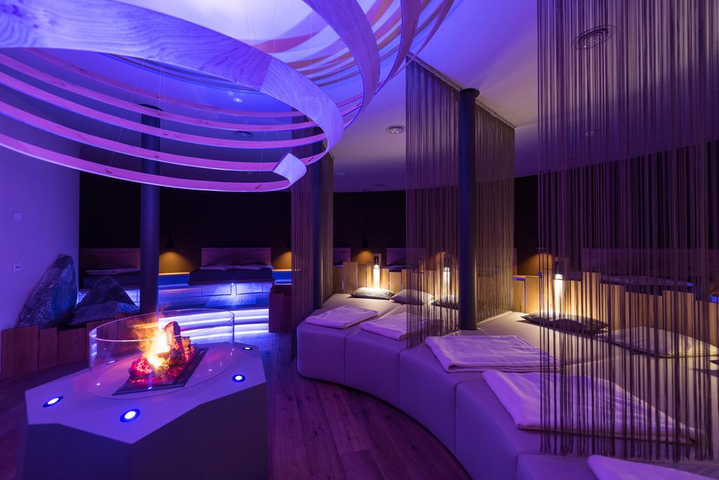 Mirabell Dolomites Hotel - Luxury Ayurveda & Spa Olang ภายนอก รูปภาพ