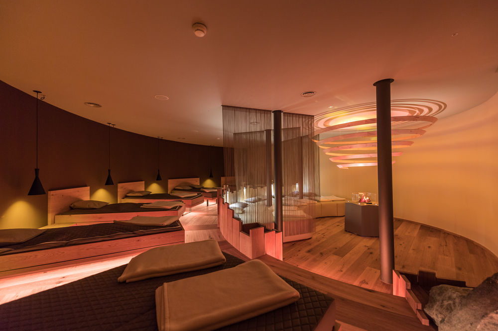 Mirabell Dolomites Hotel - Luxury Ayurveda & Spa Olang ภายนอก รูปภาพ
